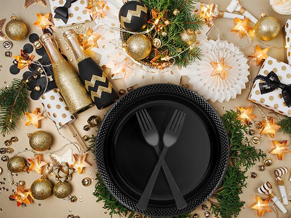 black plastic party plates