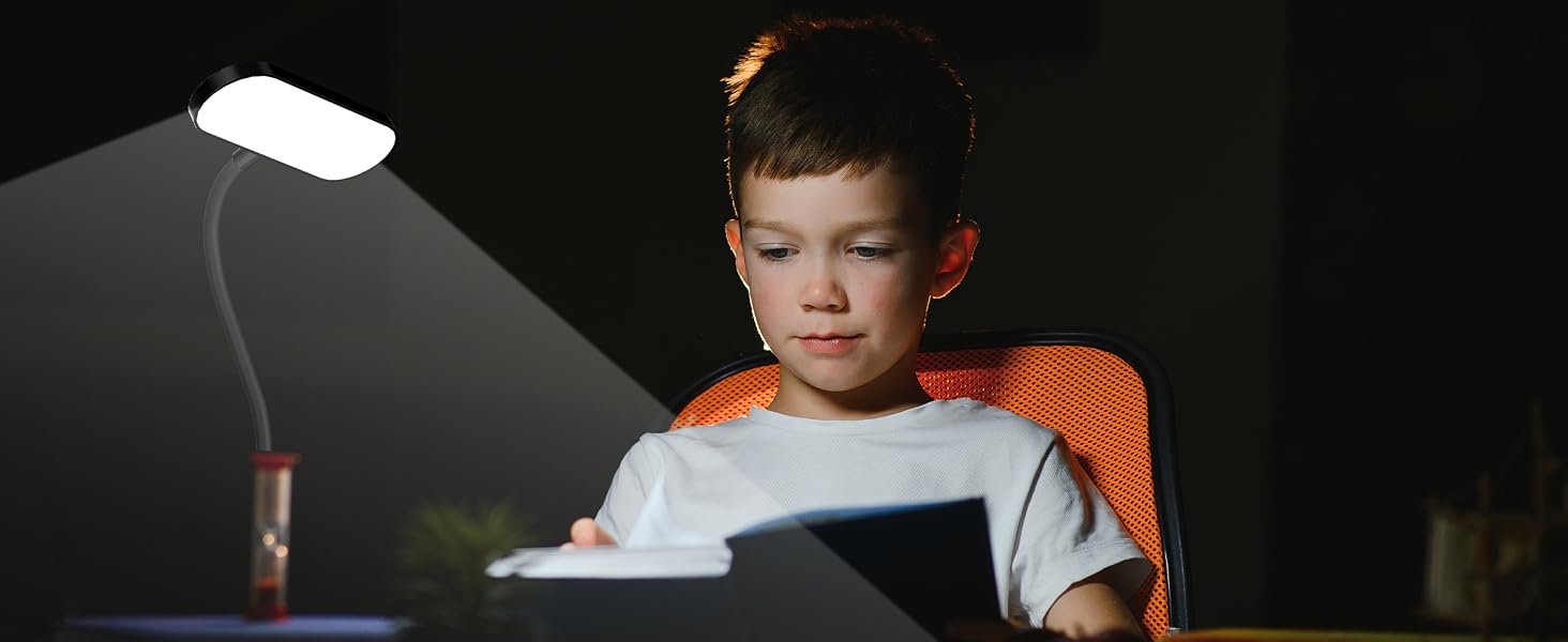 kids_studying_lamp