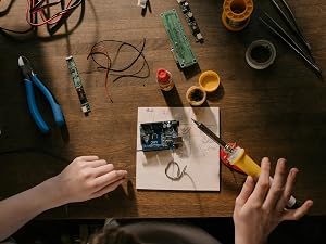 Smooth solder joints with little residue