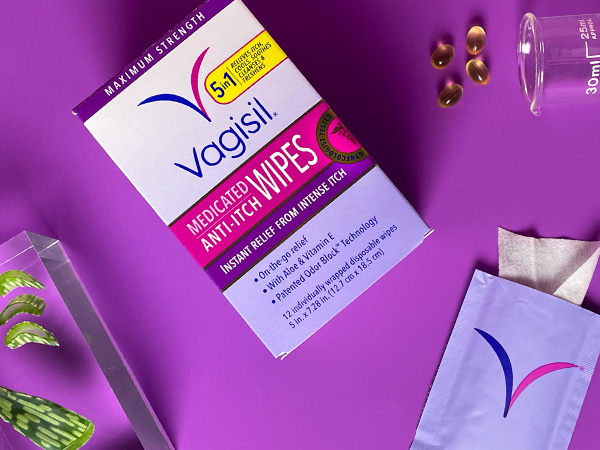 Anti-Itch Wipes box with individually wrapped wipe