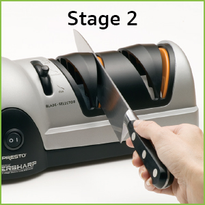 Medium grinding continues the sharpening by giving the blade a precision edge.