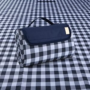 SAND RESISTANT The Picnic Blanket is sand proof