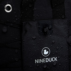 Water beads on the 1680D Oxford exterior of the NINEDUCK trunk organizer.