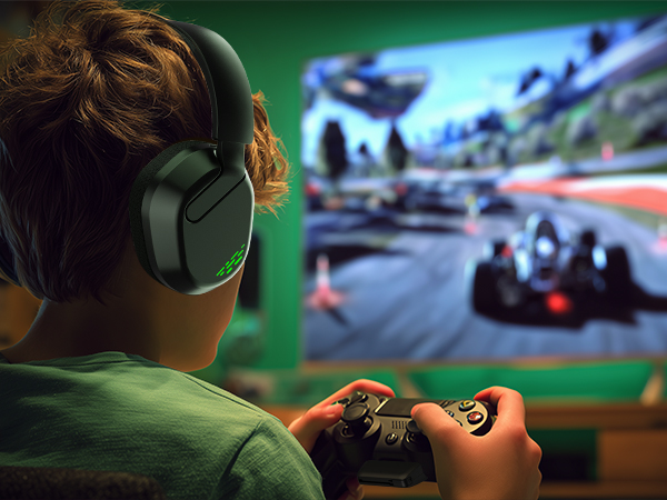 Comfortable wireless gaming headset designed for extended Xbox gaming sessions.