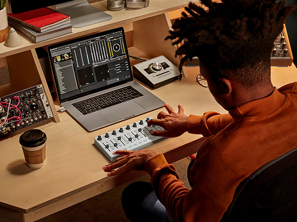 beat mixer with knobs