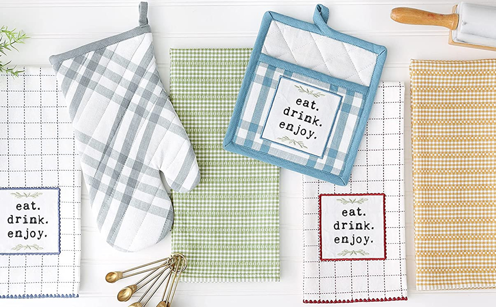 Dishtowels Potholders Ovenmitt Set on Countertop