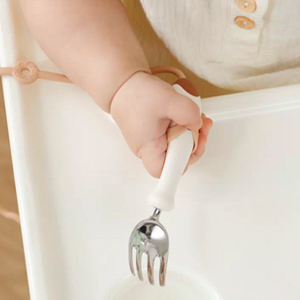 This holder strap does not affect the child's ability to eat