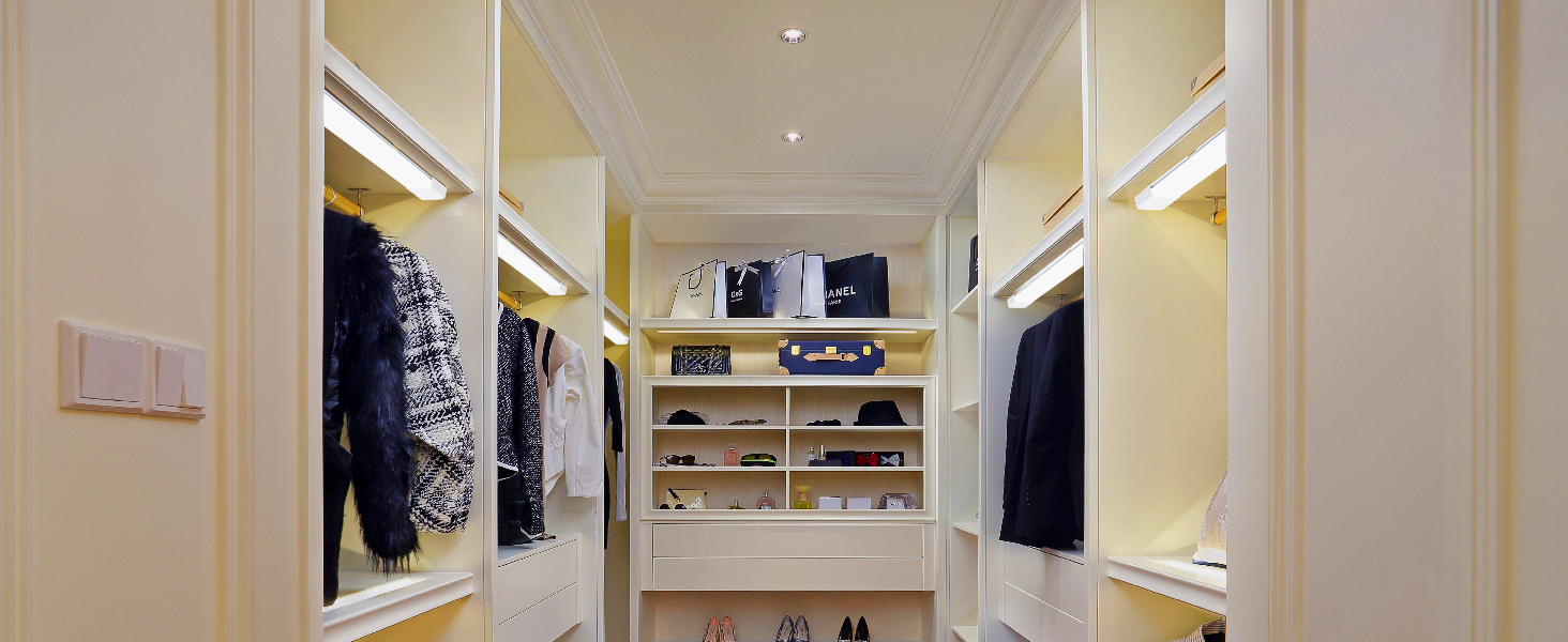 ceiling light plug in