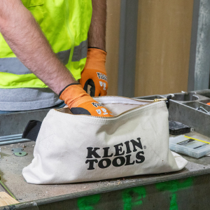 Tool pouch made from strong No. 10 canvas for long-lasting use