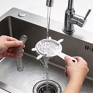 coctail shaker with strainer