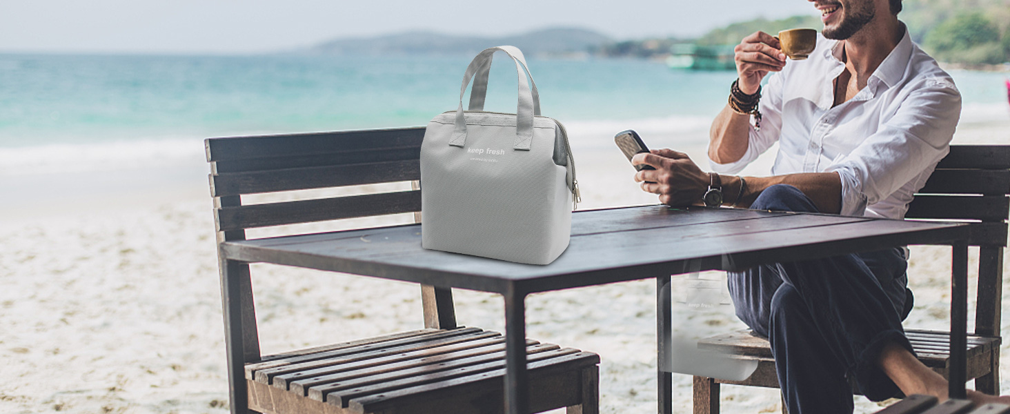 Stylish and lightweight designed makes it easier to carry to on-the-go meals