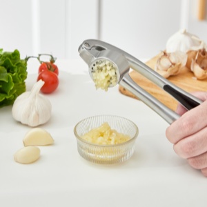 Garlic Press manual use