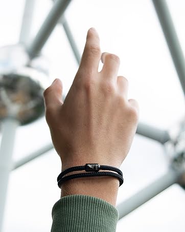 bracelet with magnetic clasp