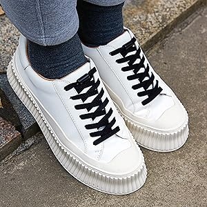 Tieless laces