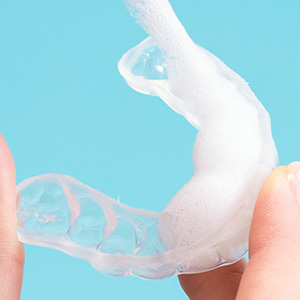 aligner cleaner aligner and retainer cleaner aligner cleaner foam mouthpiece cleaner retainer foam
