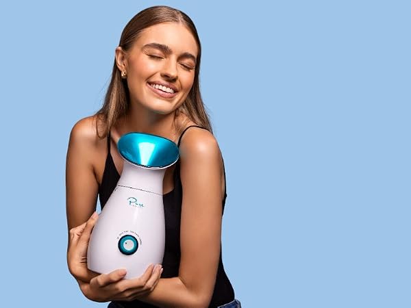 pdc model holding the nanosteamer