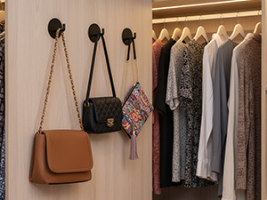 adhesive hooks for hanging, hooks for hanging in cloest, adhesive hooks for purse