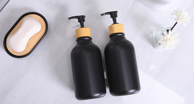 2 soap dispenser,1 soap tray