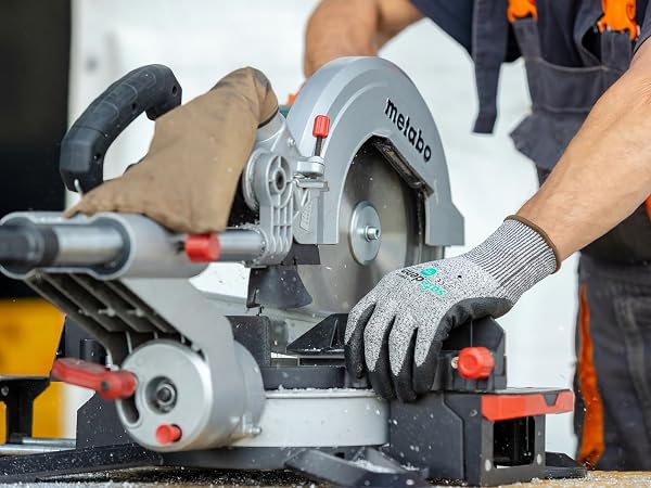 Safedenn cut-resistant work gloves demonstrating maximum hand protection against a sharp knife.