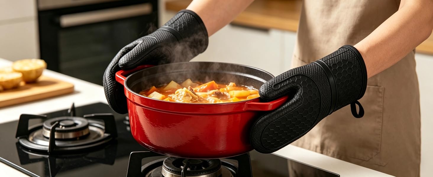 Perfect for daily cooking!Safely handle hot pots & pans with heat-resistant, easy grip mitts