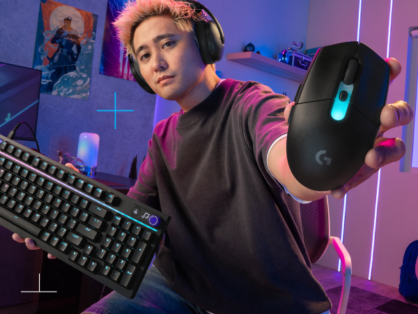 a person holding a mouse in his hand