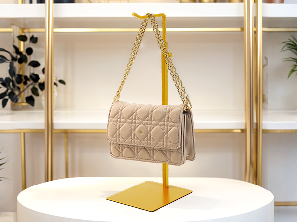 purse display stand