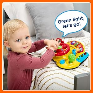 Kid beeps horn on Turn & Learn Driver. Light turns green. Toy says: Green light, let’s go!