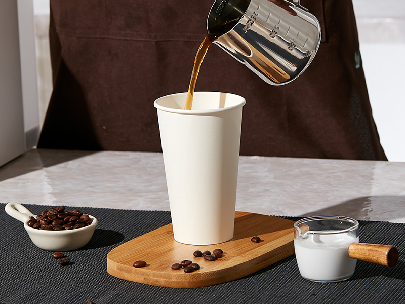 coffee cups with lids
