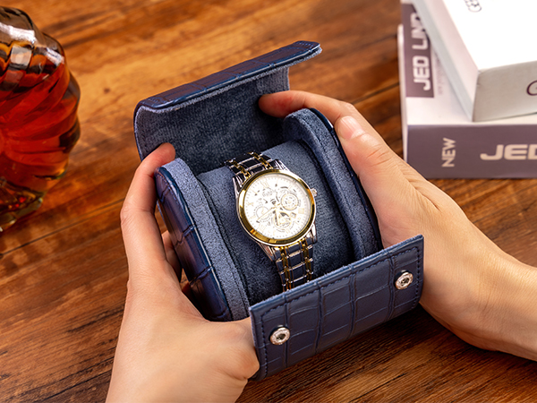 traveling 3 watch case