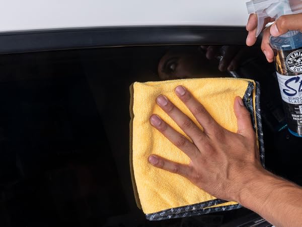 Premium microfiber cloths that remove wax, polish, and sealant for a high-gloss, streak-free shine
