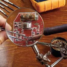 dual helping hands with magnifier