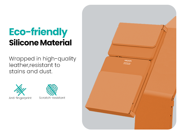 Wrapped in high-quality leather, resistant to stains and dust.