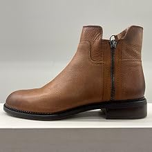 Woman's casual brown boot
