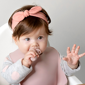samigo baby using spoon dusty pink