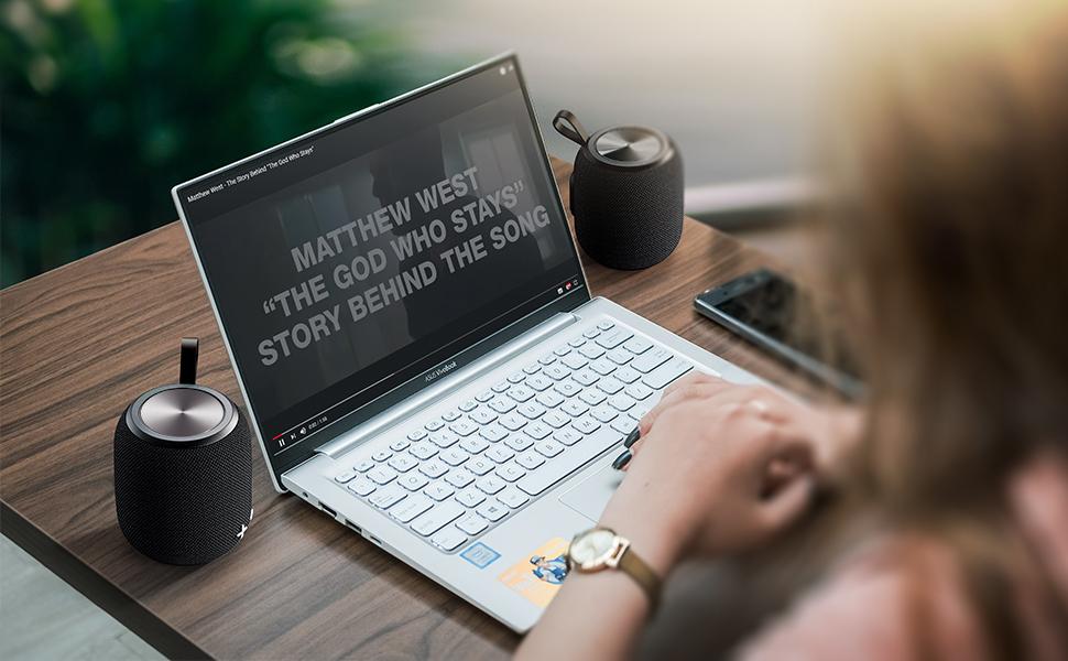 Surround Sound & Rich Stereo Bass