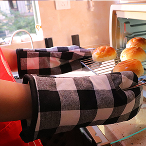 Pot Holder and Oven Mitts black cut