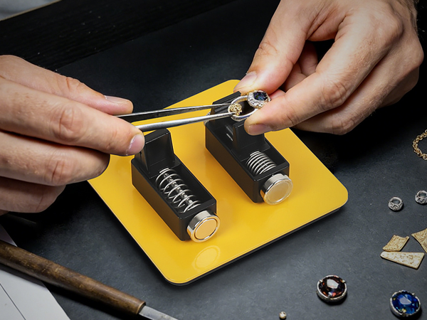 magnetic helping hands