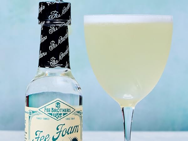 fee foam in drink lifestyle image