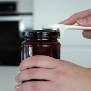 Person opening a jar using jarkey