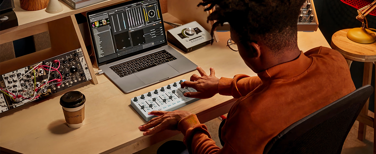 beat mixer with knobs