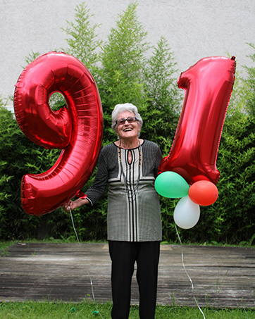 Red balloon number