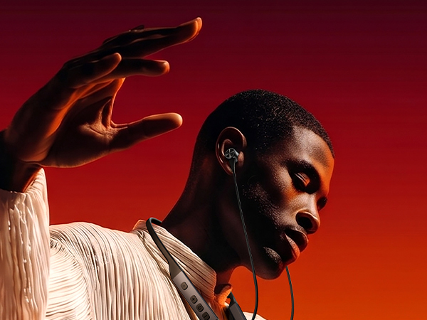 Step into a premium audio dimension with studio-grade sound on your WH07 Bluetooth earbuds.