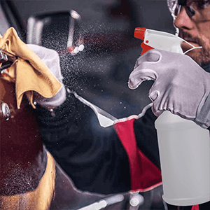 Spray bottle for cleaning solutions