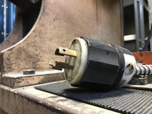 plug black and white leviton