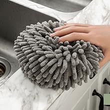 The countertop area is easily wiped with water ...