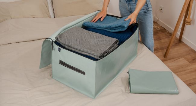 Wide open storage moving bags,