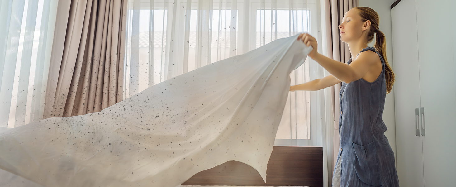 Shaking dust off a bedsheet. M05 Air purifier traps dust particles, keeping your home air cleaner