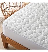 King Size Waterproof Mattress Protector Fitted Quilted Mattress Pad Cover with Deep Pocket Up to ...