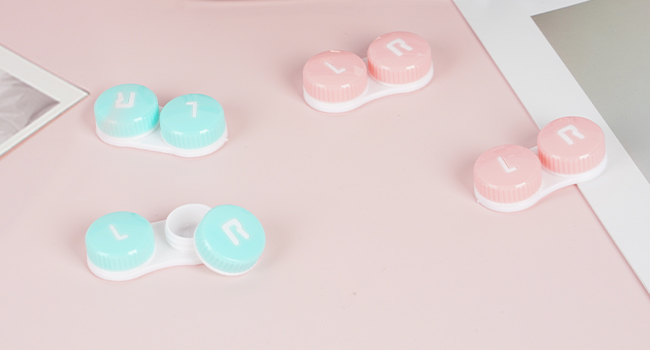 Contact lens container