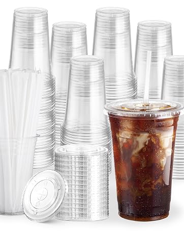 Plastic cups with lids and straws